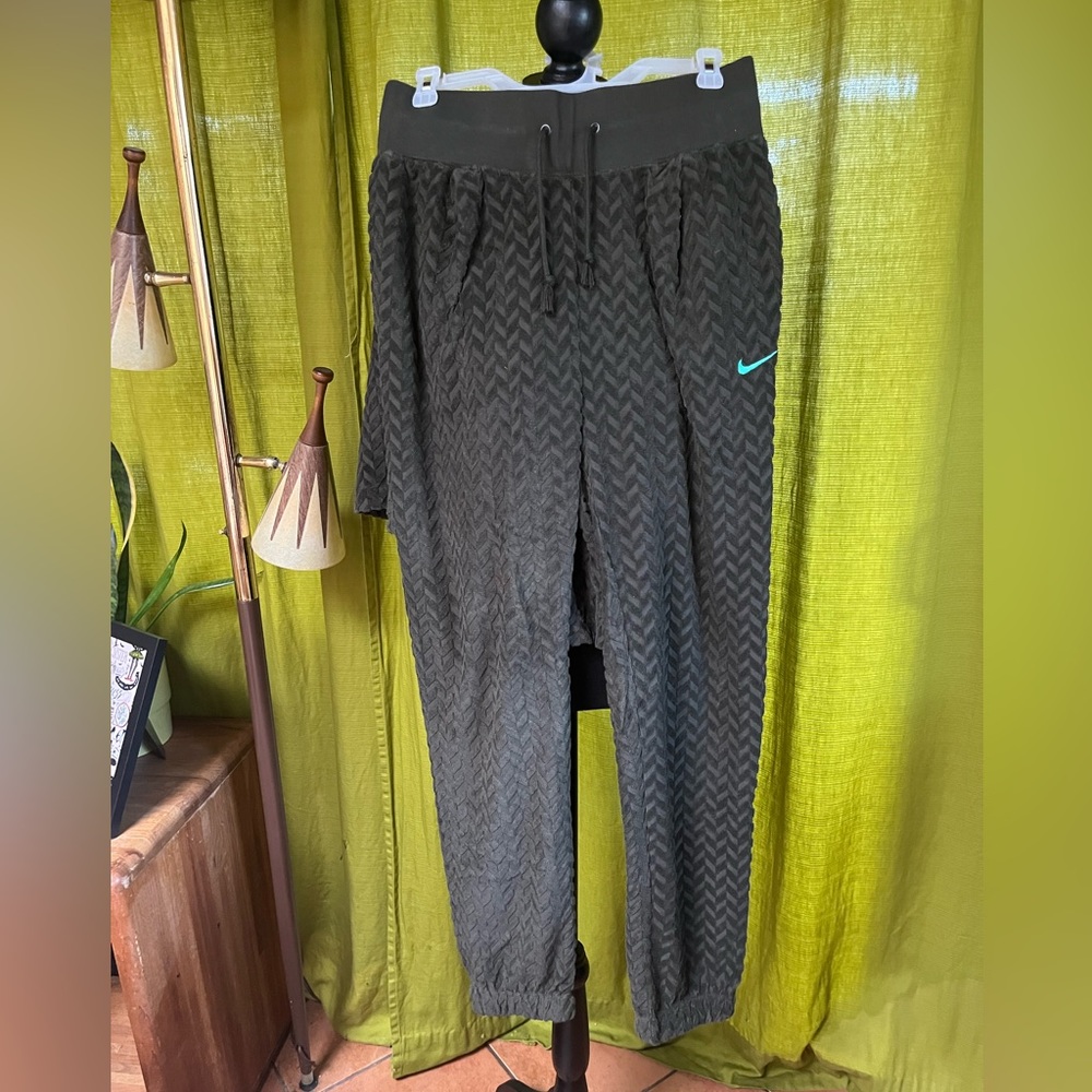 NIKE WOMEN SPORTSWEAR EVERYDAY MODERN SET (SEQUOIA / LIGHT MENTA) - Picture 5 of 16
